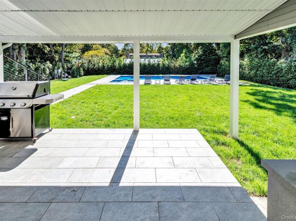 35 Suffolk Road, Hampton Bays NY 11946