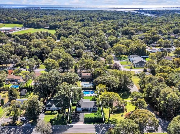 35 Suffolk Road, Hampton Bays NY 11946