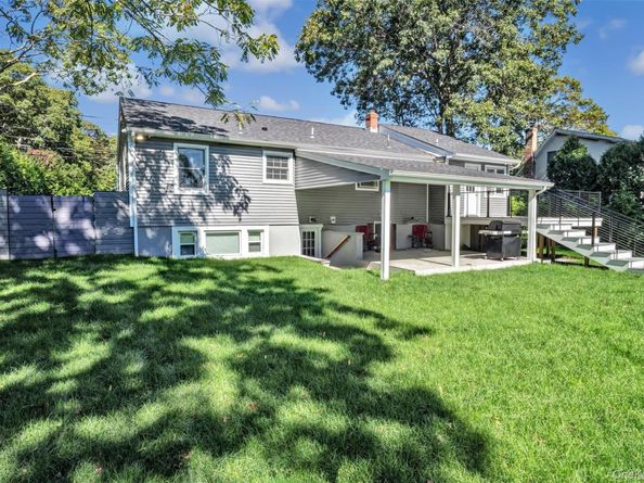 35 Suffolk Road, Hampton Bays NY 11946