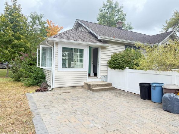 56 Heisser Lane, Farmingdale NY 11735
