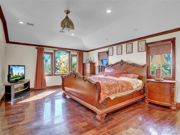 300 Ellen Place, Jericho NY 11753