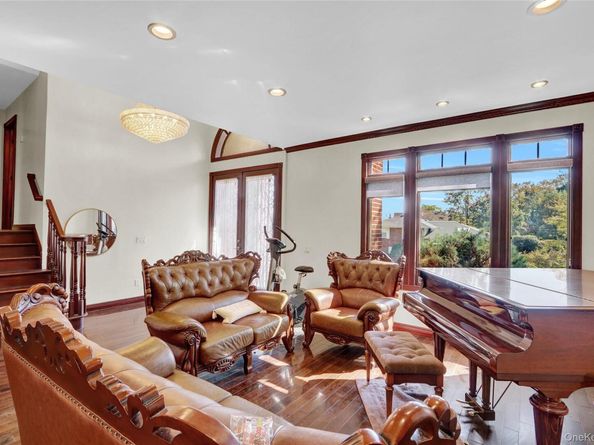 300 Ellen Place, Jericho NY 11753