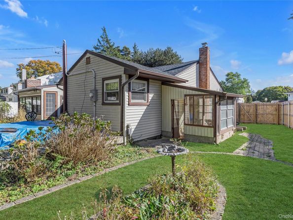 6 Roxbury Drive, Commack NY 11725