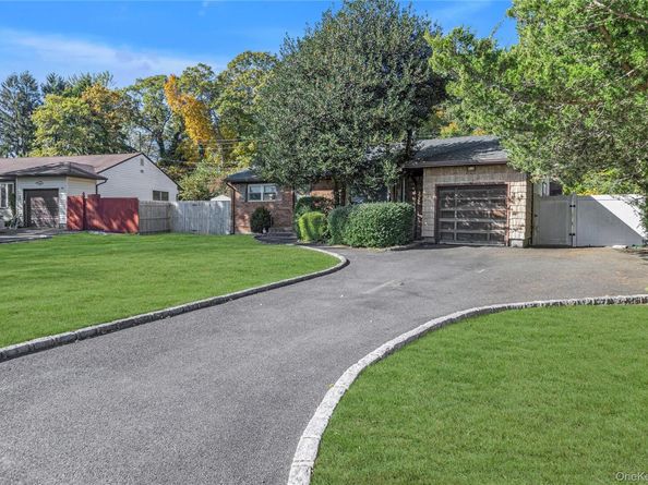6 Roxbury Drive, Commack NY 11725