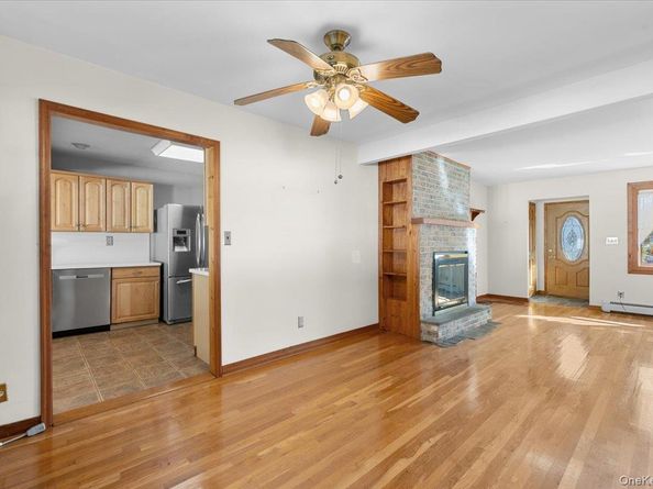 3 Surrey Lane, Bethpage NY 11714