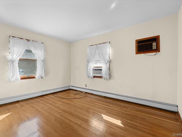 3 Surrey Lane, Bethpage NY 11714