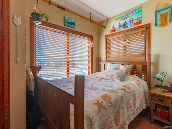 49 Bayview Avenue W, Lindenhurst NY 11757