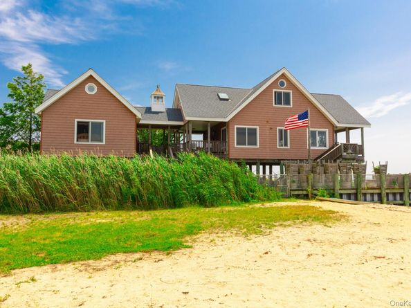 49 Bayview Avenue W, Lindenhurst NY 11757