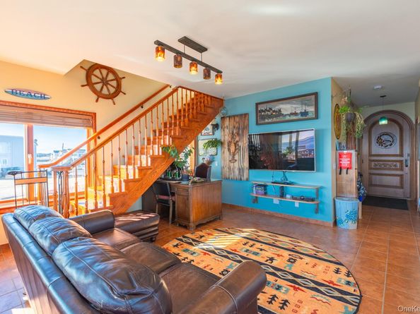 49 Bayview Avenue W, Lindenhurst NY 11757