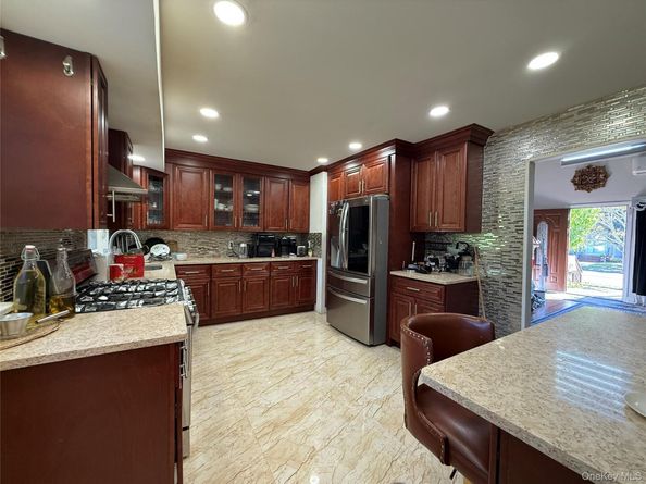 689 Arlington Avenue, Baldwin NY 11510