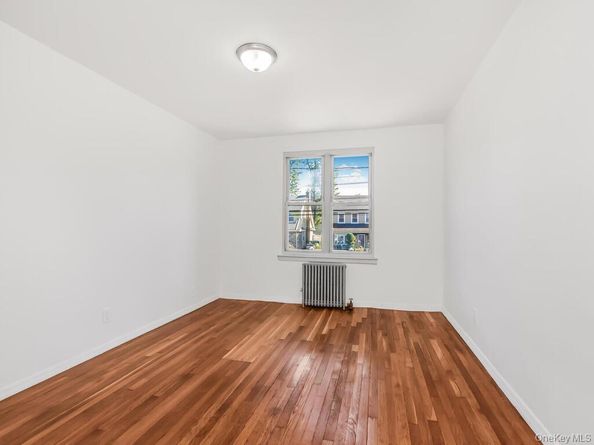 10220 189th Street, Hollis NY 11423