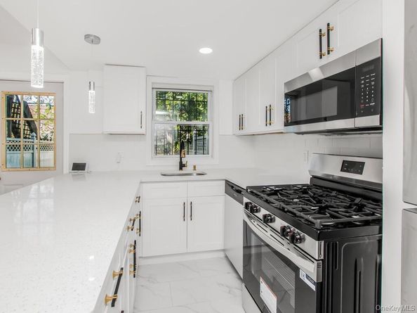 10220 189th Street, Hollis NY 11423