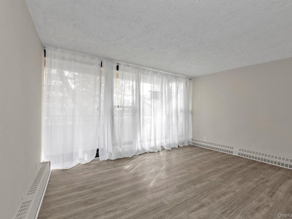 7-25 166 St 2B, Beechhurst NY 11357