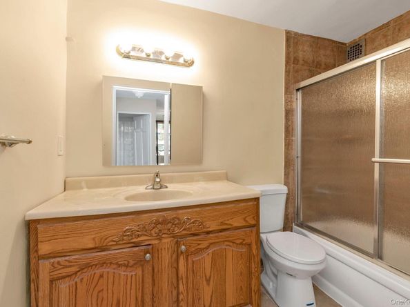 7-25 166 St 2B, Beechhurst NY 11357