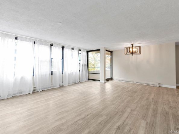 7-25 166 St 2B, Beechhurst NY 11357