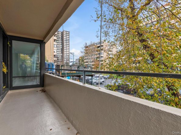 7-25 166 St 2B, Beechhurst NY 11357