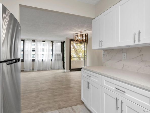 7-25 166 St 2B, Beechhurst NY 11357