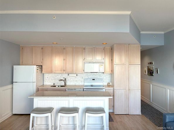 250 Dune 120, Westhampton Beach NY 11978