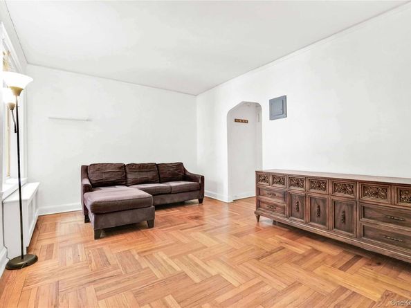 48-50 44th st 4E, Woodside NY 11377