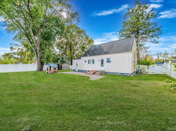 3109 Devon Avenue, Medford NY 11763