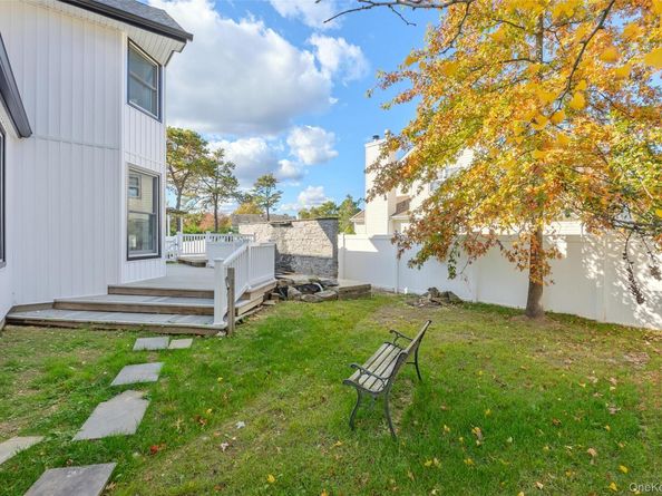 21 Pine Edge Place, Dix Hills NY 11746