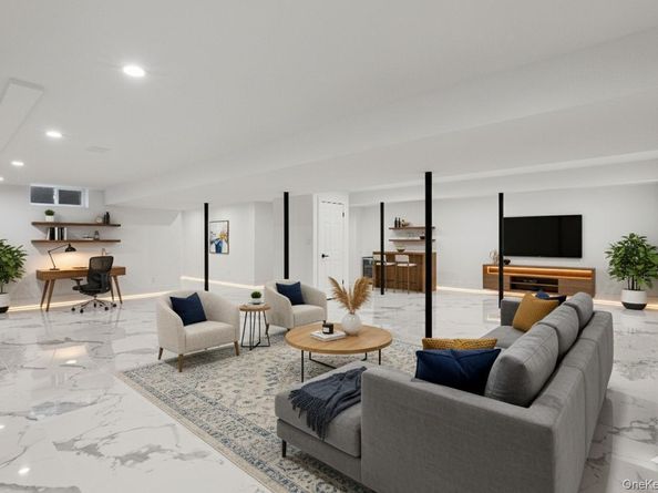 21 Pine Edge Place, Dix Hills NY 11746