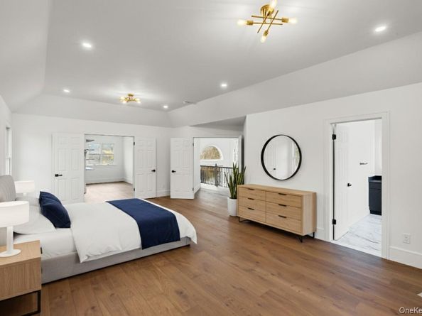 21 Pine Edge Place, Dix Hills NY 11746