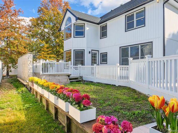 21 Pine Edge Place, Dix Hills NY 11746