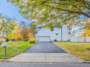 21 Pine Edge Place, Dix Hills NY 11746