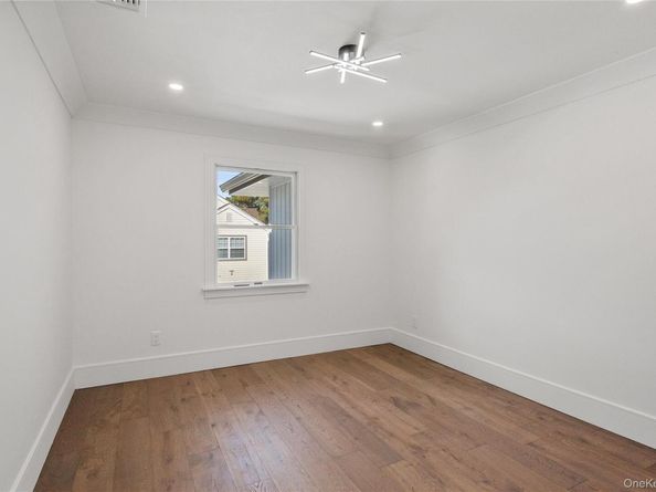 21 Pine Edge Place, Dix Hills NY 11746