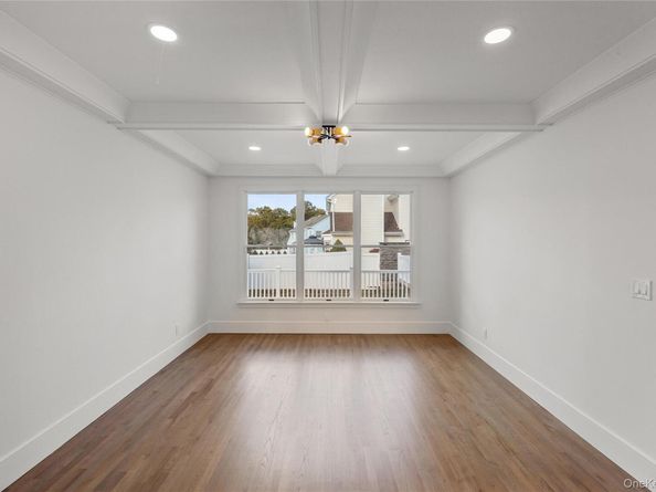 21 Pine Edge Place, Dix Hills NY 11746