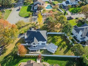 21 Pine Edge Place, Dix Hills NY 11746