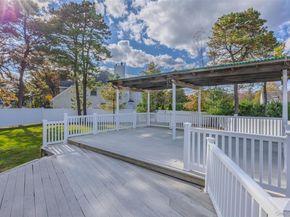 21 Pine Edge Place, Dix Hills NY 11746