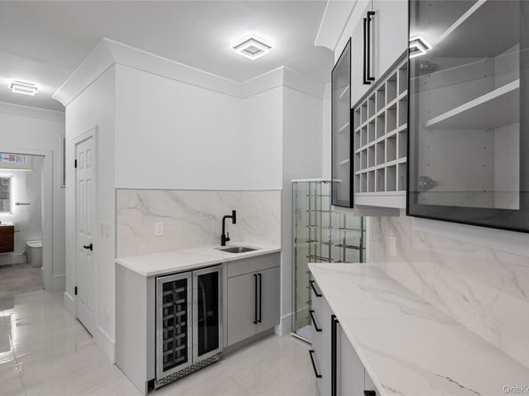 21 Pine Edge Place, Dix Hills NY 11746