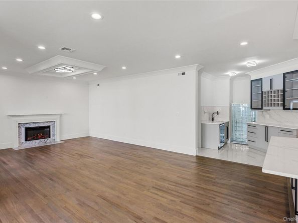 21 Pine Edge Place, Dix Hills NY 11746