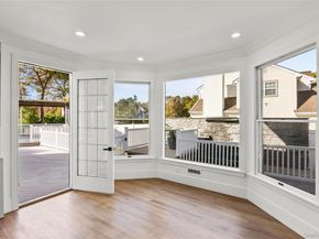 21 Pine Edge Place, Dix Hills NY 11746