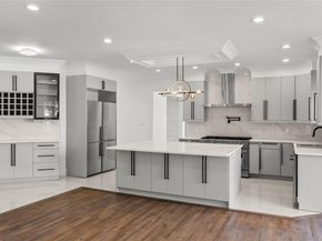 21 Pine Edge Place, Dix Hills NY 11746