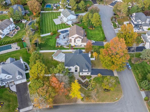 21 Pine Edge Place, Dix Hills NY 11746