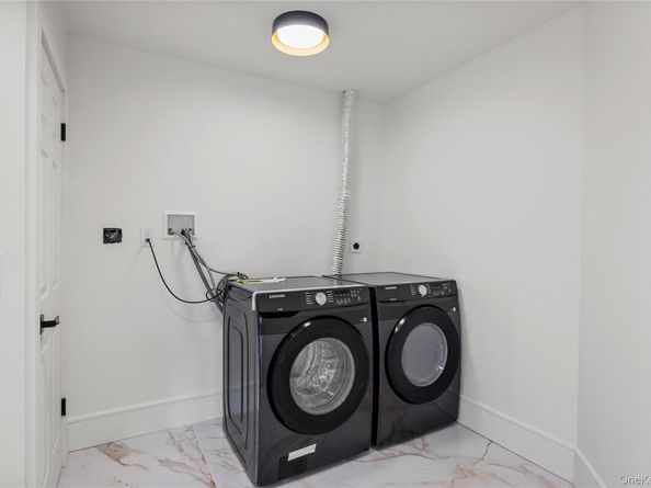 21 Pine Edge Place, Dix Hills NY 11746