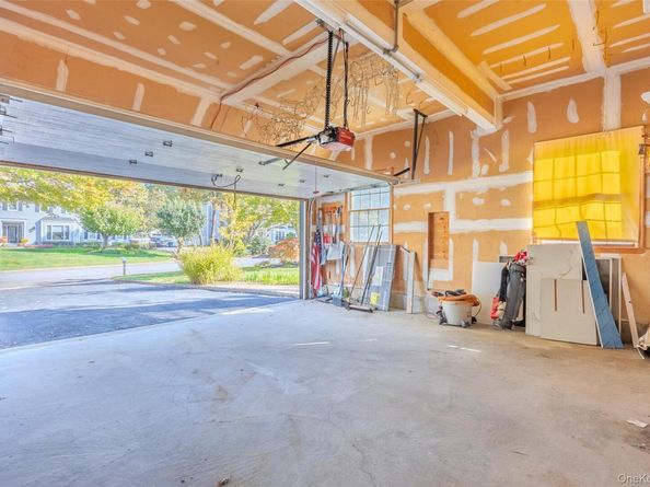 21 Pine Edge Place, Dix Hills NY 11746