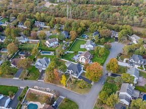 21 Pine Edge Place, Dix Hills NY 11746