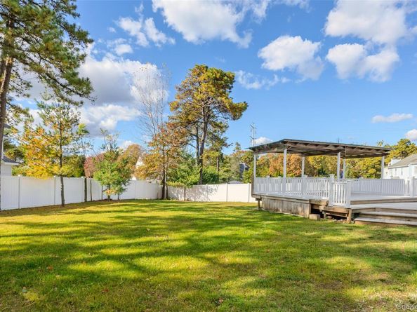 21 Pine Edge Place, Dix Hills NY 11746