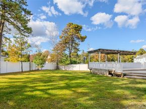 21 Pine Edge Place, Dix Hills NY 11746