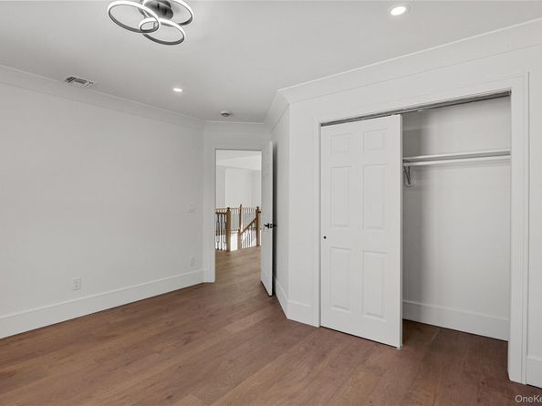 21 Pine Edge Place, Dix Hills NY 11746