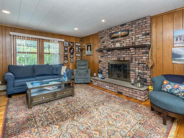 14 Harbor Lane, Glen Head NY 11545