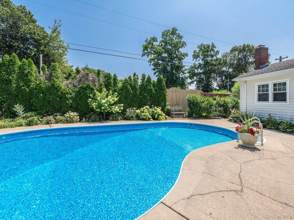 14 Harbor Lane, Glen Head NY 11545