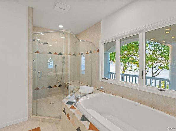 15 Stephans Path, Port Jefferson NY 11777