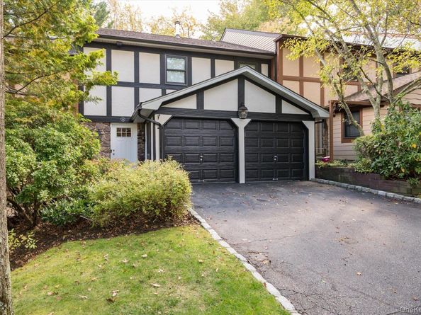 16 Sheffield Hill, Woodbury NY 11797