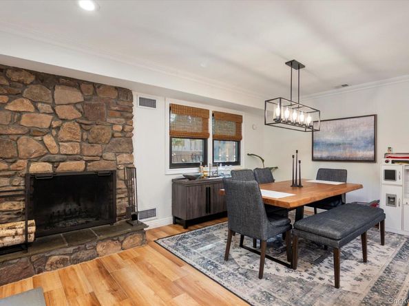 16 Sheffield Hill, Woodbury NY 11797