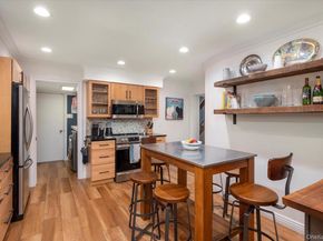 16 Sheffield Hill, Woodbury NY 11797
